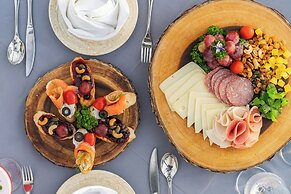 Le Meridien Khao Lak Resort & Spa