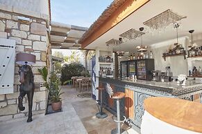 AlaBora Hotel - Alaçatı