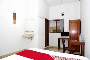 OYO 1196 Hotel Pura Puspa Rosa