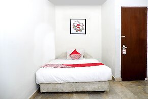 OYO 1196 Hotel Pura Puspa Rosa