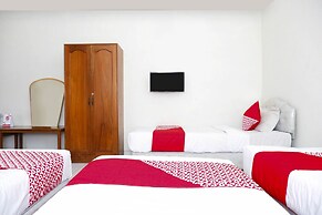 OYO 1196 Hotel Pura Puspa Rosa