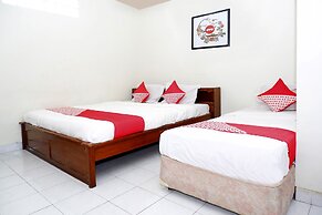 OYO 1196 Hotel Pura Puspa Rosa