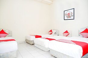 OYO 1196 Hotel Pura Puspa Rosa