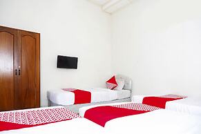 OYO 1196 Hotel Pura Puspa Rosa