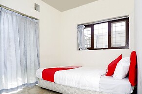 OYO 1196 Hotel Pura Puspa Rosa