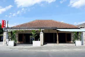 OYO 1196 Hotel Pura Puspa Rosa