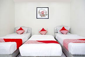 OYO 1196 Hotel Pura Puspa Rosa