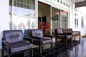 OYO 1196 Hotel Pura Puspa Rosa