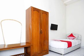 OYO 1196 Hotel Pura Puspa Rosa