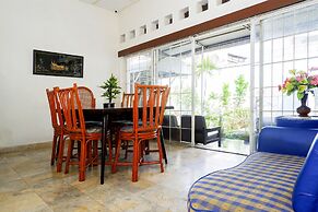 OYO 1196 Hotel Pura Puspa Rosa