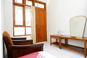 OYO 1196 Hotel Pura Puspa Rosa