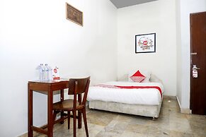 OYO 1196 Hotel Pura Puspa Rosa
