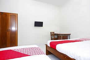 OYO 1196 Hotel Pura Puspa Rosa