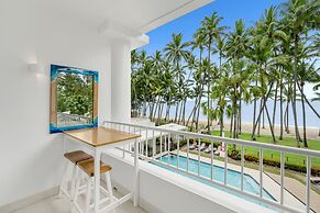 Belle Escapes - Sapphire Suite Absolute Beachfront Alamanda Resort 17