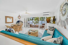 Belle Escapes - Sapphire Suite Absolute Beachfront Alamanda Resort 17