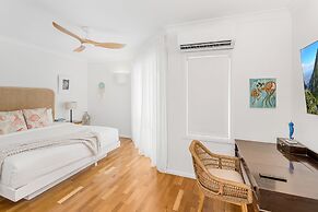 Belle Escapes - Sapphire Suite Absolute Beachfront Alamanda Resort 17