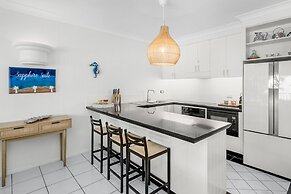 Belle Escapes - Sapphire Suite Absolute Beachfront Alamanda Resort 17