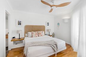 Belle Escapes - Sapphire Suite Absolute Beachfront Alamanda Resort 17