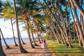 Belle Escapes - Sapphire Suite Absolute Beachfront Alamanda Resort 17