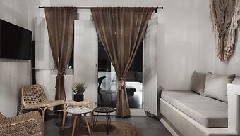 Bianco Diverso Suites