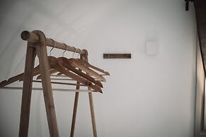 Bianco Diverso Suites