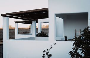 Bianco Diverso Suites