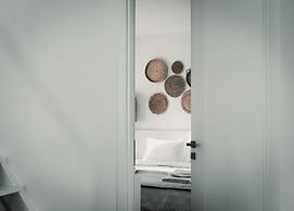 Bianco Diverso Suites