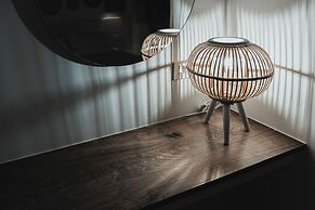 Bianco Diverso Suites