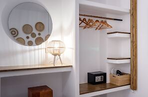 Bianco Diverso Suites