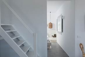 Bianco Diverso Suites