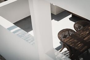 Bianco Diverso Suites