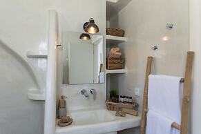 Bianco Diverso Suites