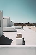 Bianco Diverso Suites