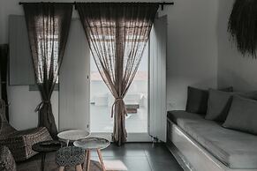 Bianco Diverso Suites