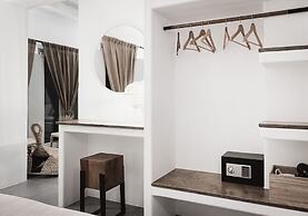 Bianco Diverso Suites