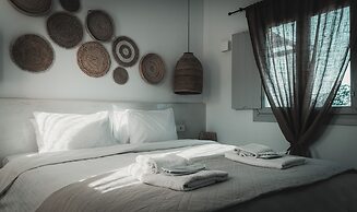 Bianco Diverso Suites