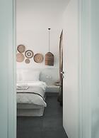 Bianco Diverso Suites