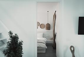 Bianco Diverso Suites