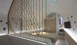 Andronikos Canaves Santorini