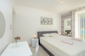 Hedera Estate, Hedera A24