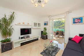 Hedera Estate, Hedera A24