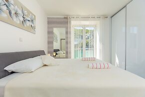 Hedera Estate, Hedera A24