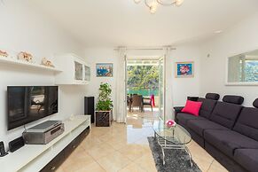 Hedera Estate, Hedera A24