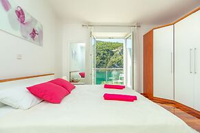 Hedera Estate, Hedera A24