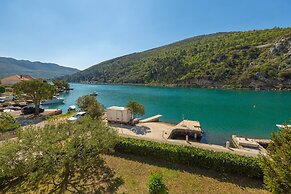 Hedera Estate, Hedera A24