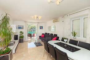 Hedera Estate, Hedera A24