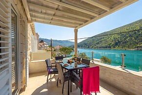 Hedera Estate, Hedera A24