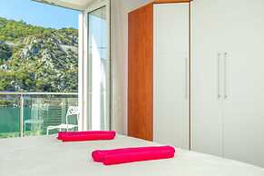 Hedera Estate, Hedera A24