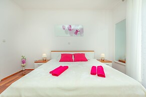 Hedera Estate, Hedera A24