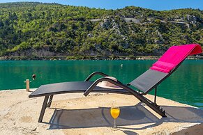 Hedera Estate, Hedera A24